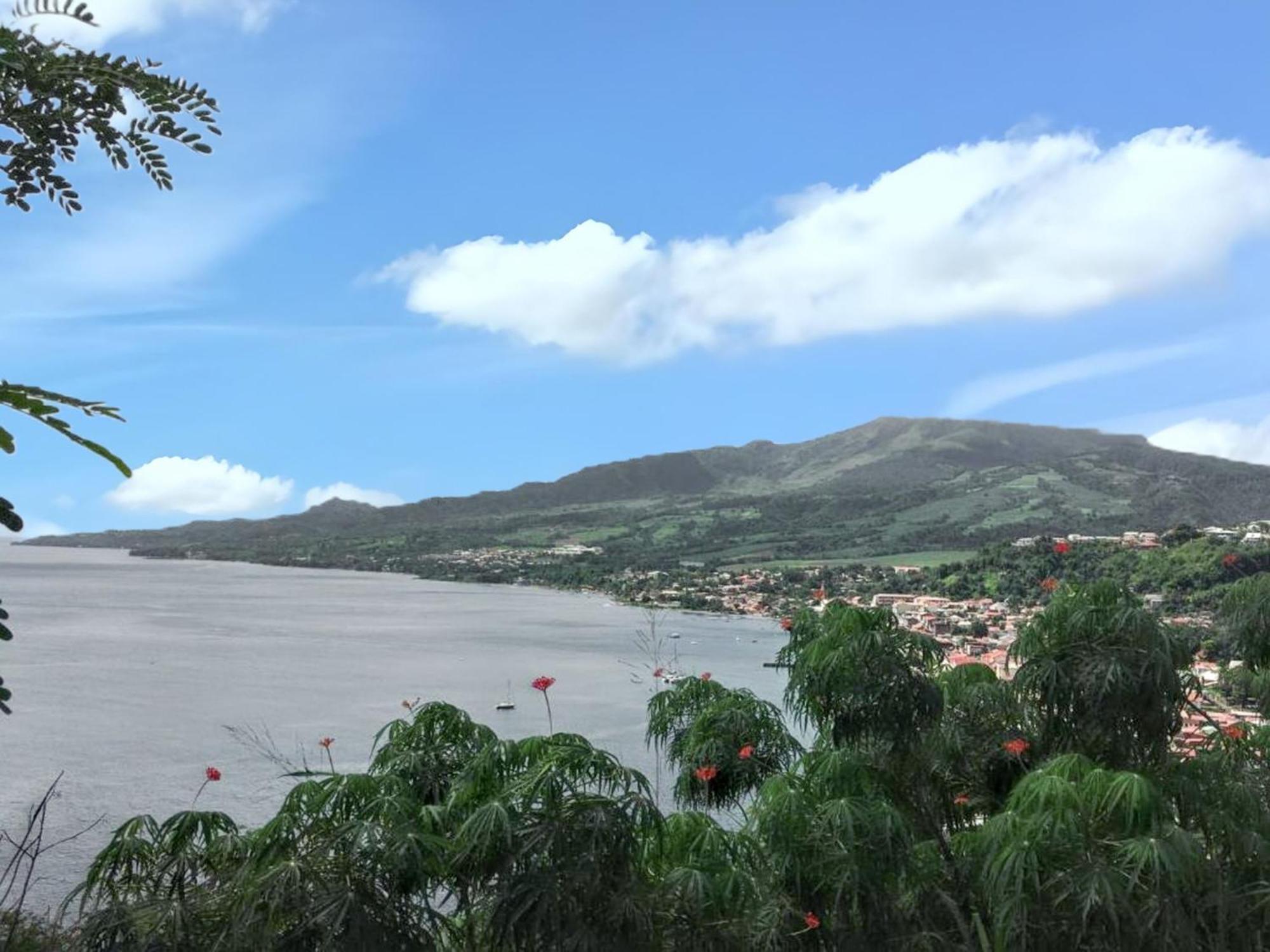 Maison De Charme A Saint-Pierre Avec Vue Sur Mer Et Montagne Exterior foto